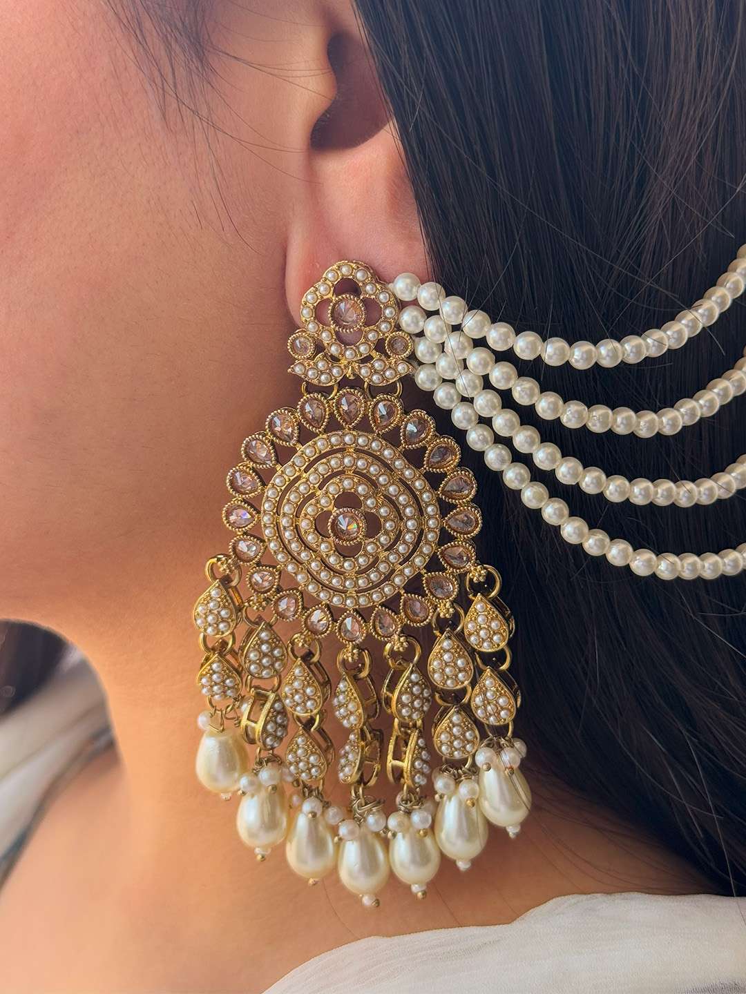 Traditional Kundan Earrings With Earchain And Teeka