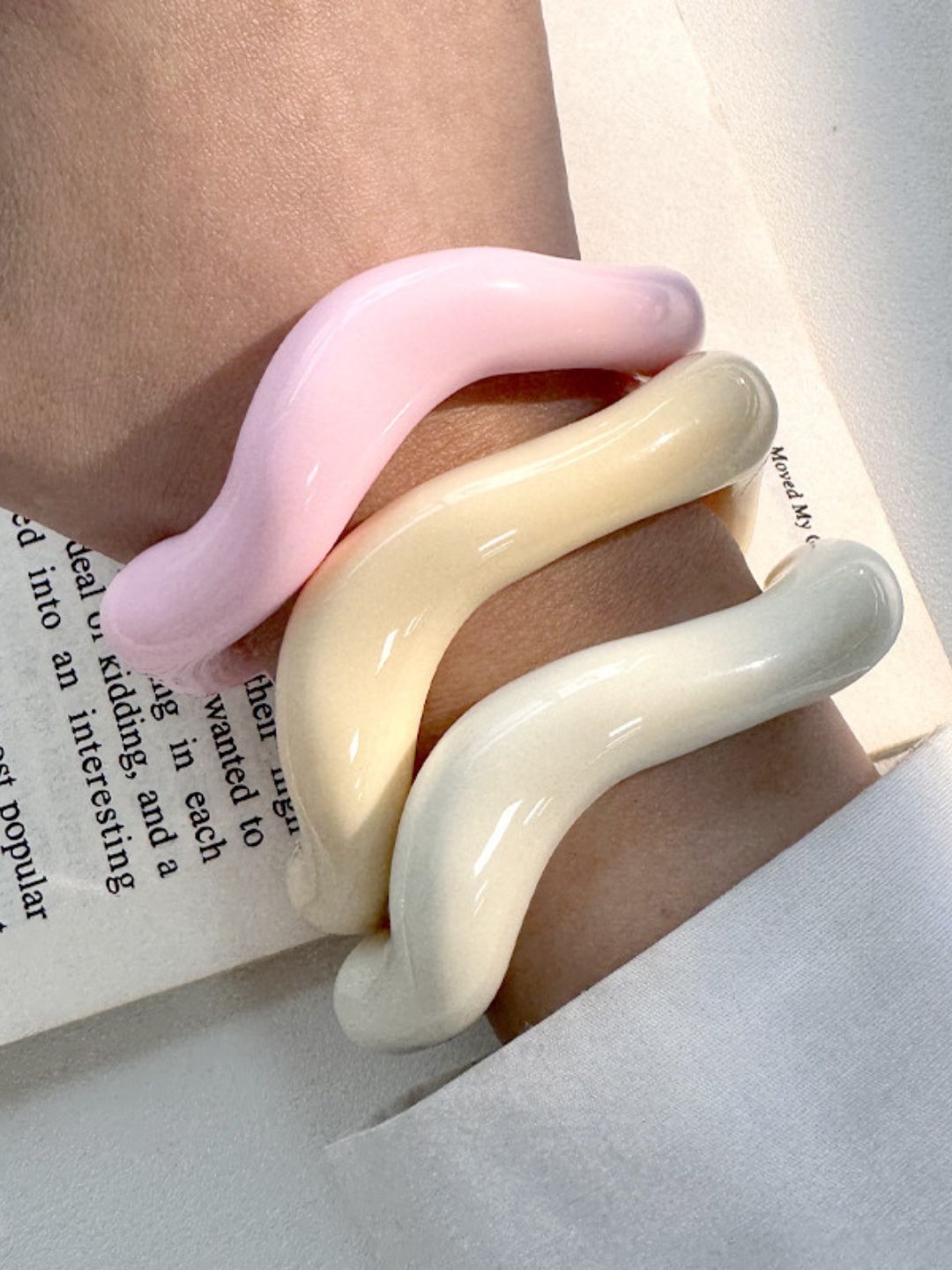 Ishhaara Acrylic Resin Handcuff