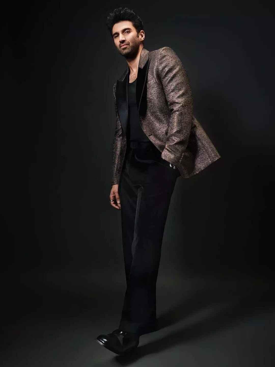 Ishhaara Aditya Roy Kapur In Black Stainless Steel Ring