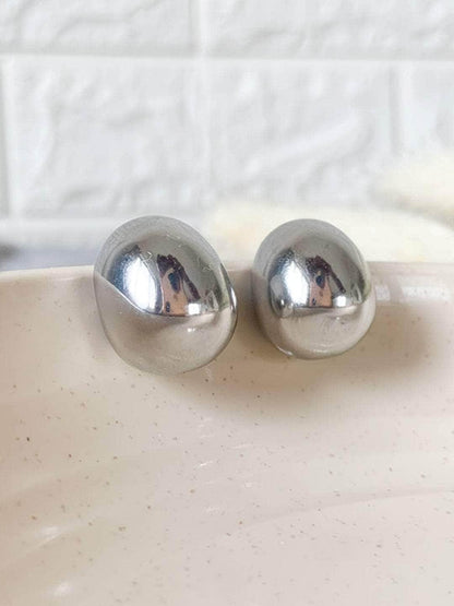 Ishhaara Ananya Pandey In C Shaped Stud Earrings