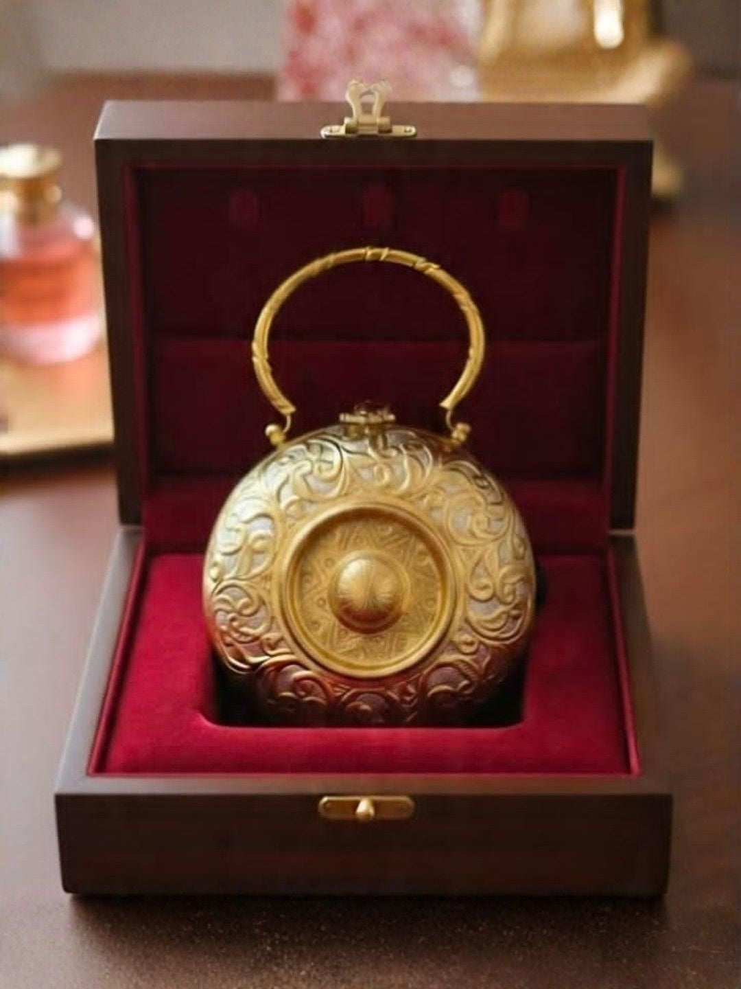 Ishhaara Antique Clutch Bag