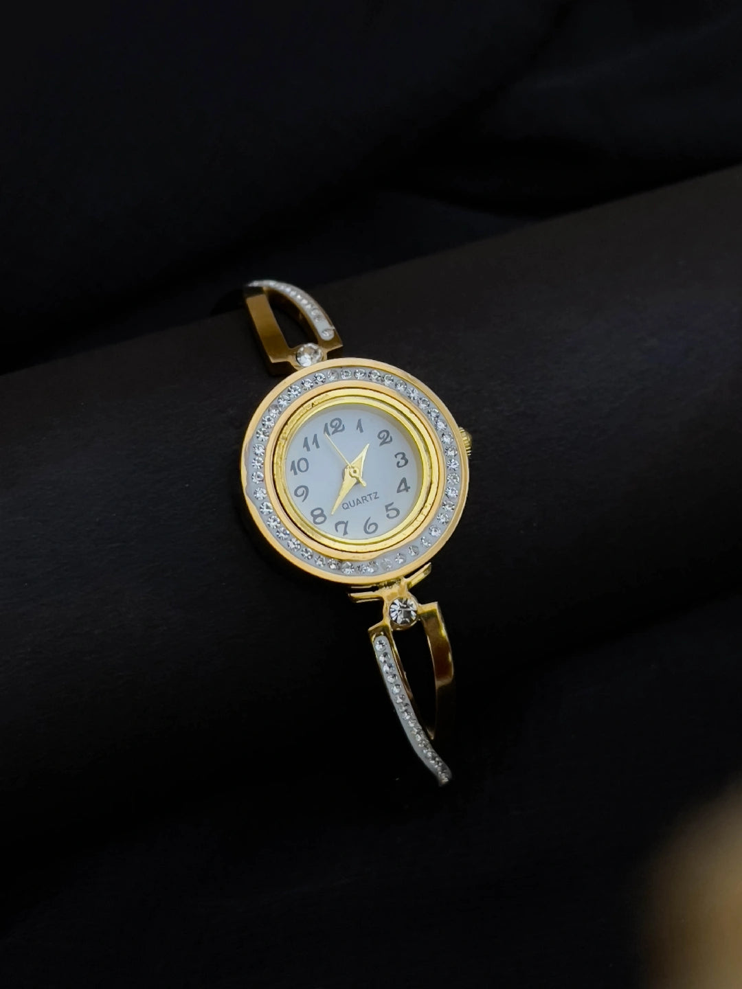 Ishhaara Antitarnish Premium Bracelet Watch
