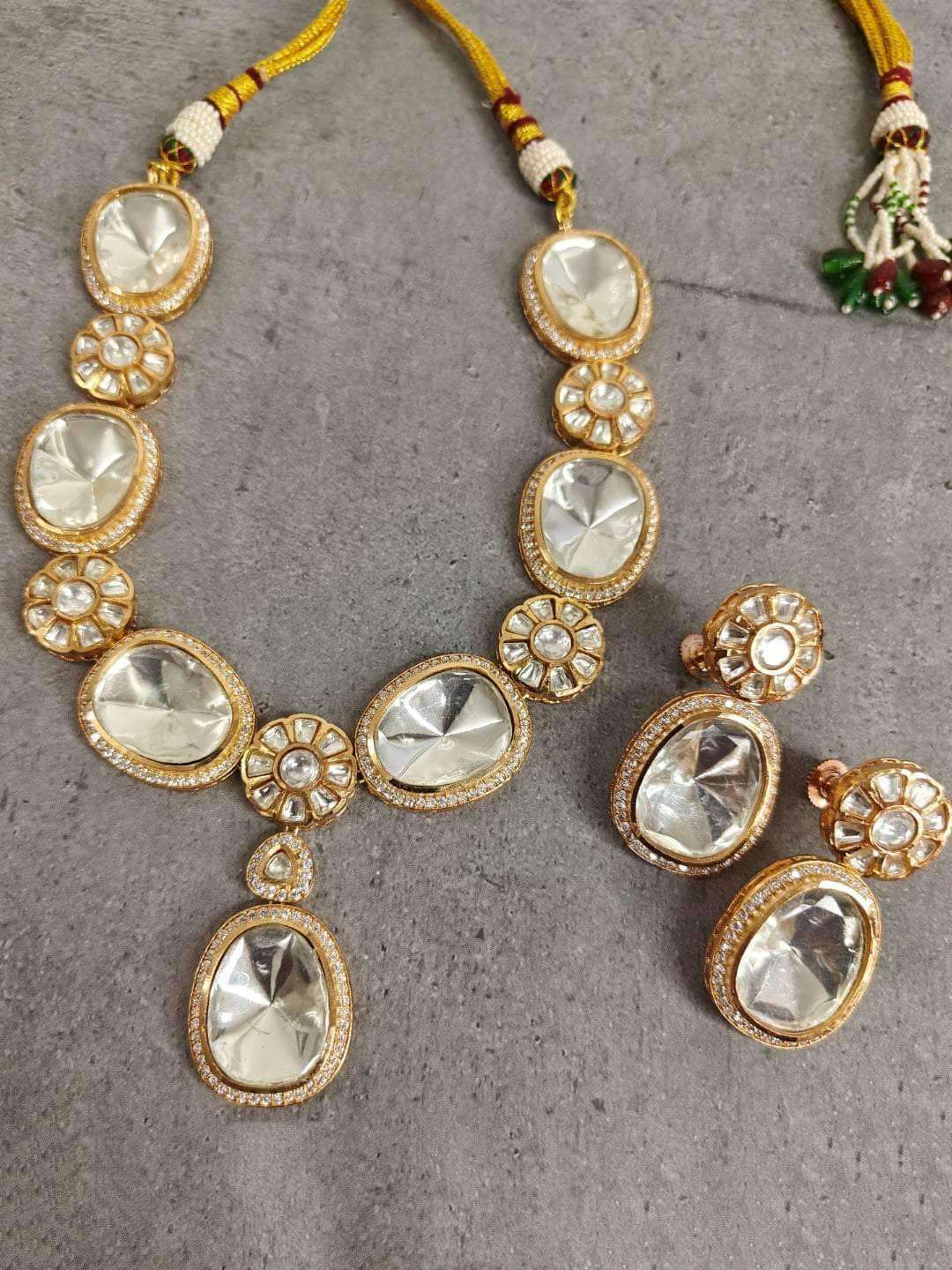 Ishhaara Beautiful Kundan Necklace With Earring Set