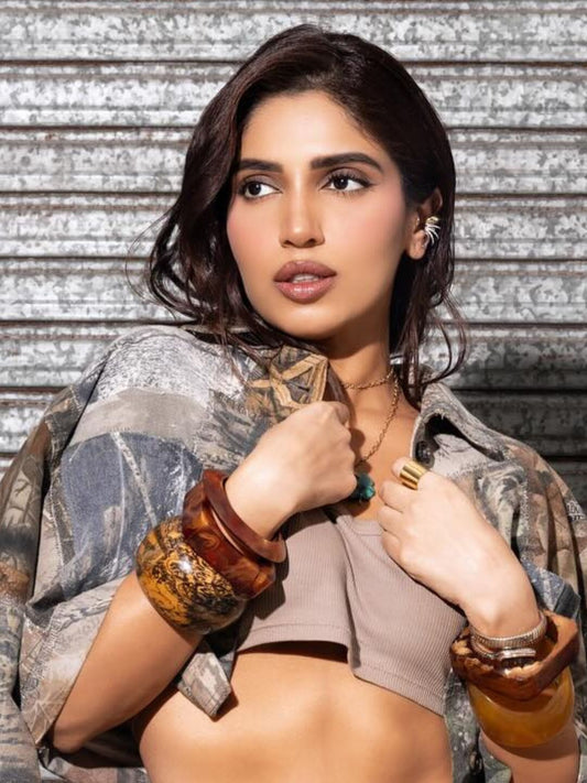 Ishhaara Bhumi Pednekar In Silver Plated Dainty Textured Earcuff