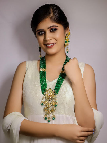 Ishhaara Sushant Divgikr In Big Pendant With Beryl Beads