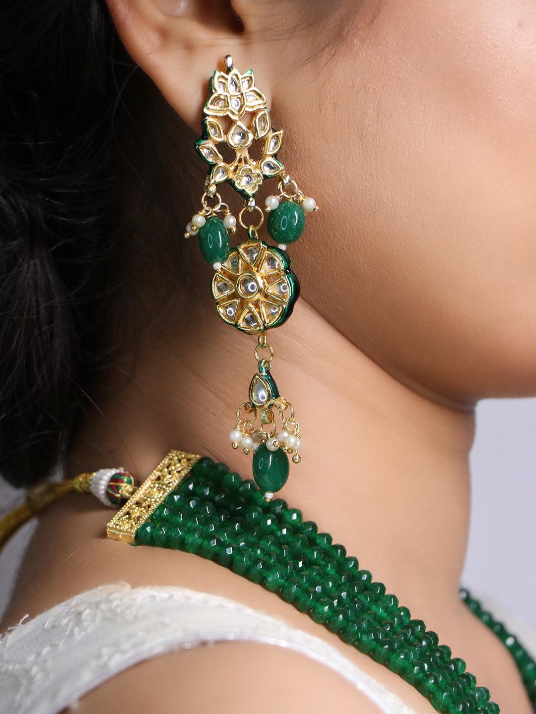 Ishhaara Sushant Divgikr In Big Pendant With Beryl Beads