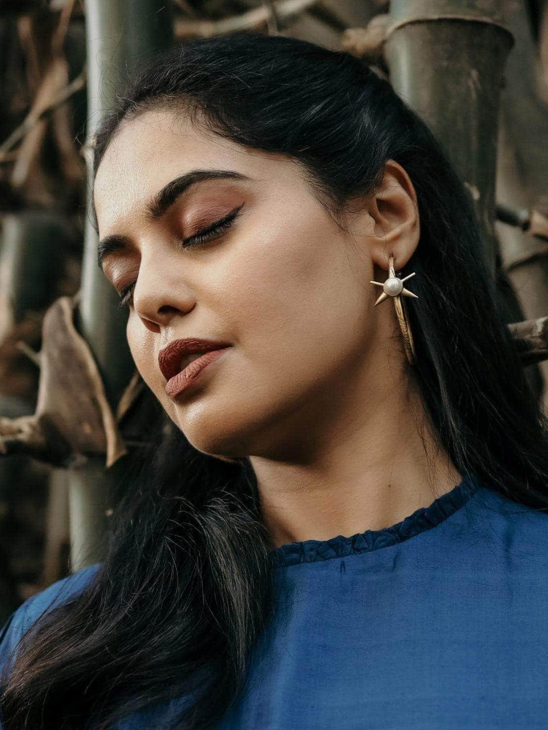 Ishhaara Bindu Madhavi In Pearl Sunflower Big Hoop Earring