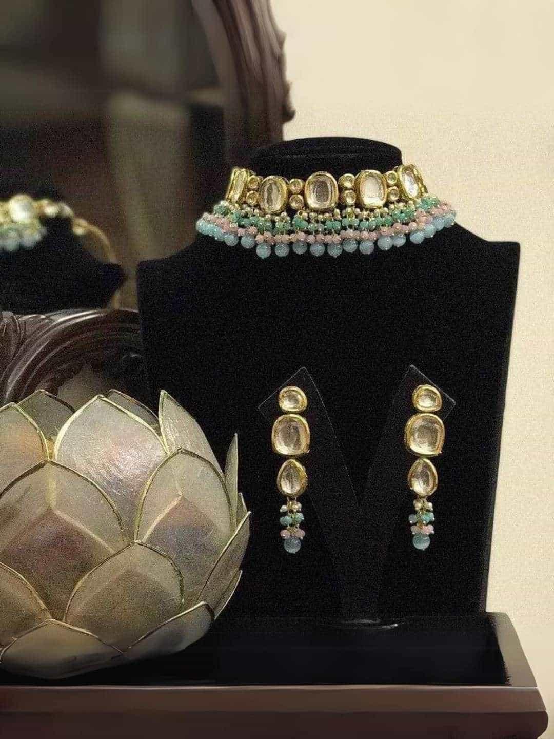 Ishhaara Oval Kundan Choker Necklace Set