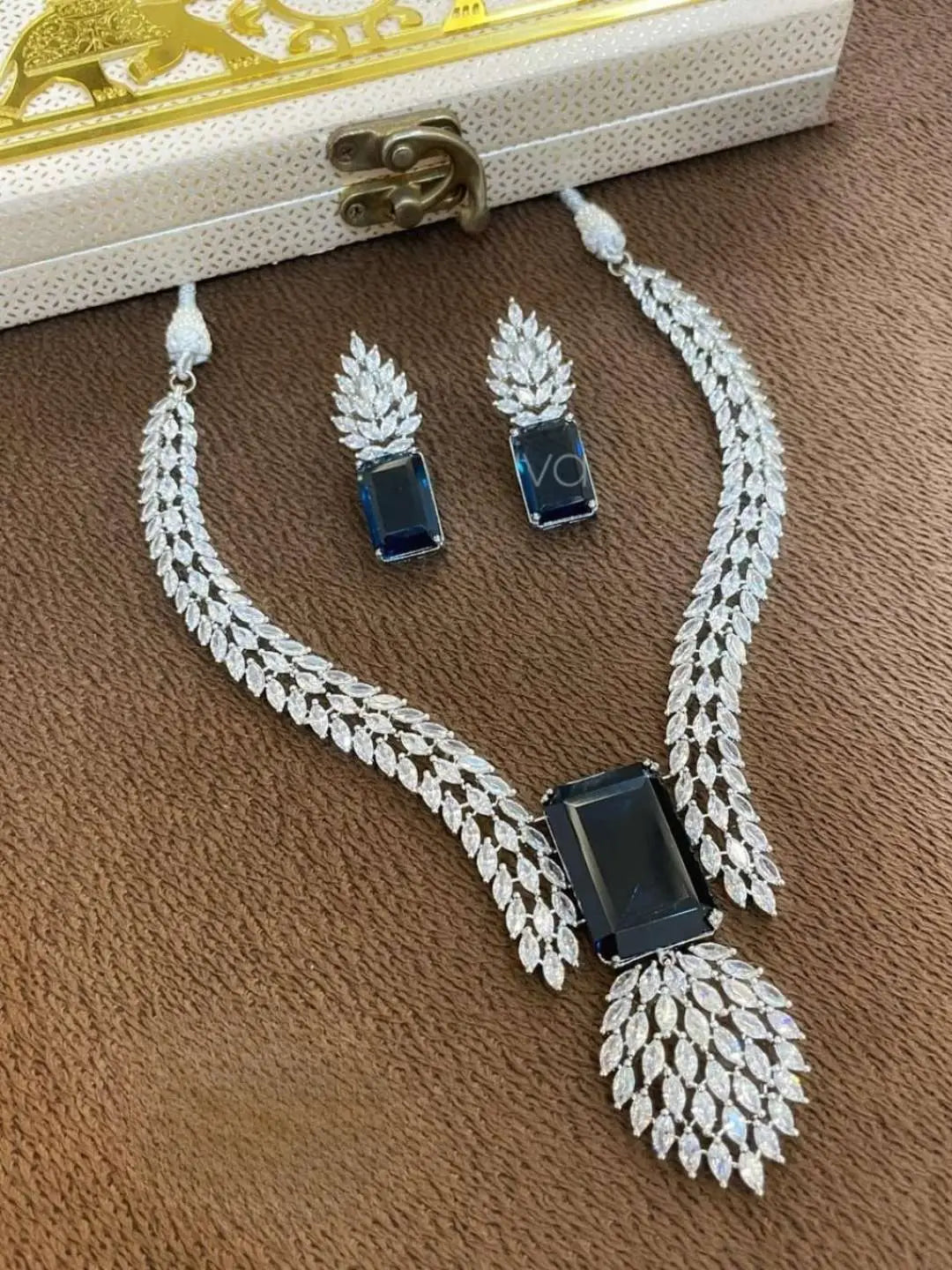 Ishhaara Blue Silver Finish Ad Necklace Set
