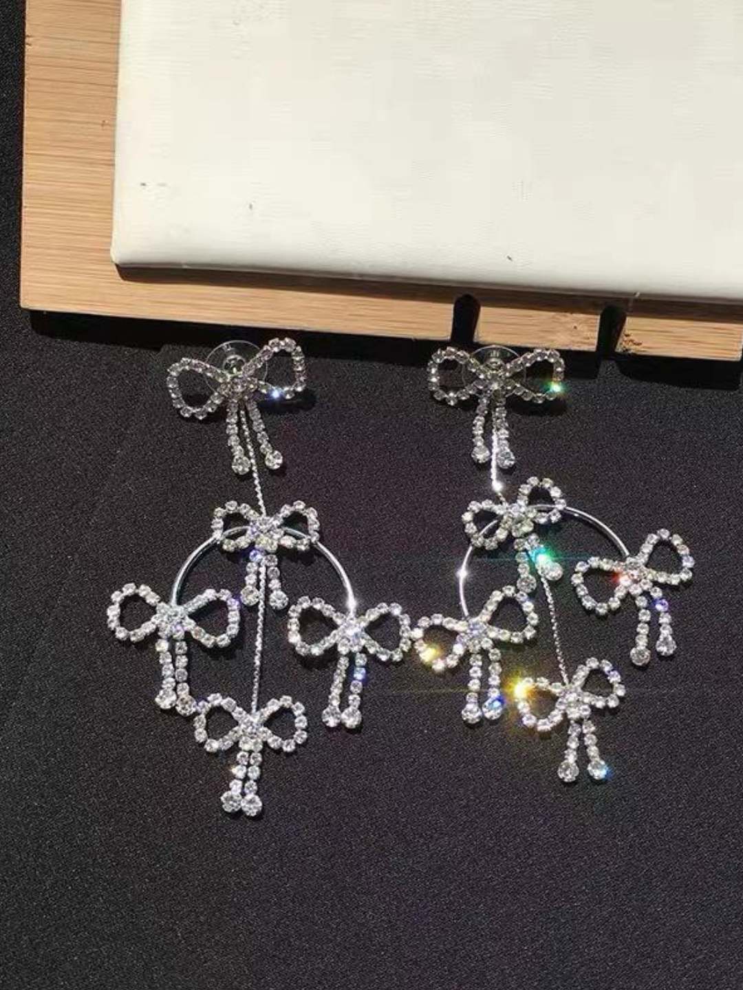 Ishhaara Bow Earring