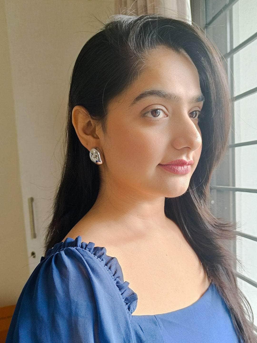 Ishhaara C Shaped Stud Earrings Silver