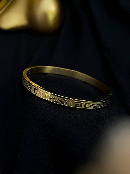 Ishhaara Classic Gold Toned Geometric Cuff Bracelet