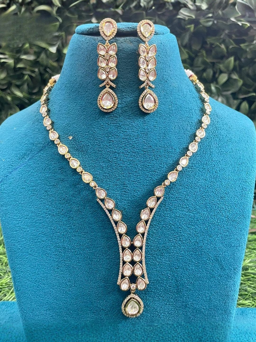 Ishhaara Classic Moissanite Necklace