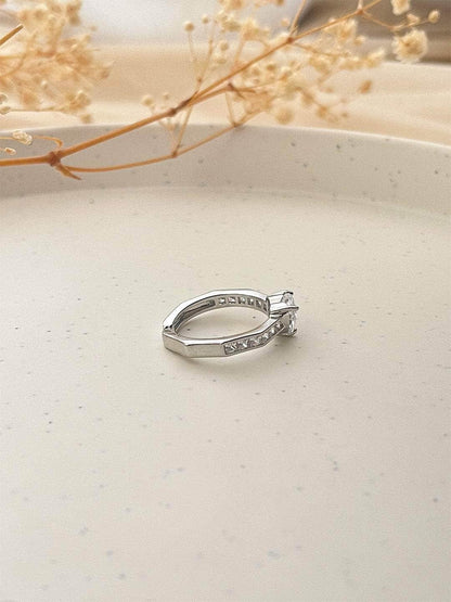 Ishhaara Cobra Diamond Engagement Ring