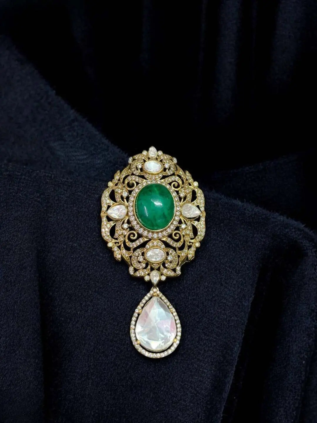Ishhaara Dark Green Regal Victorian Groom Brooch