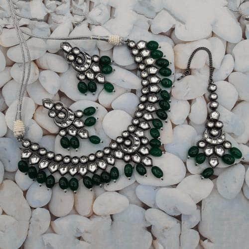 Ishhaara Victorian Rodium Small Chand Set