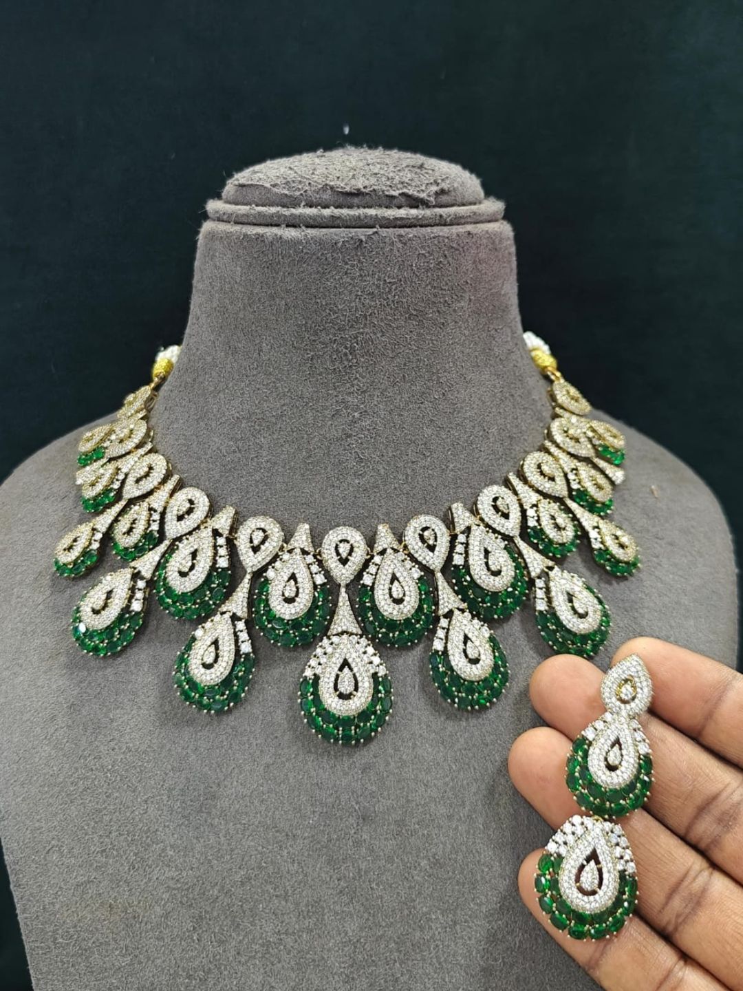Ishhaara Designer Emerald Stone Necklace