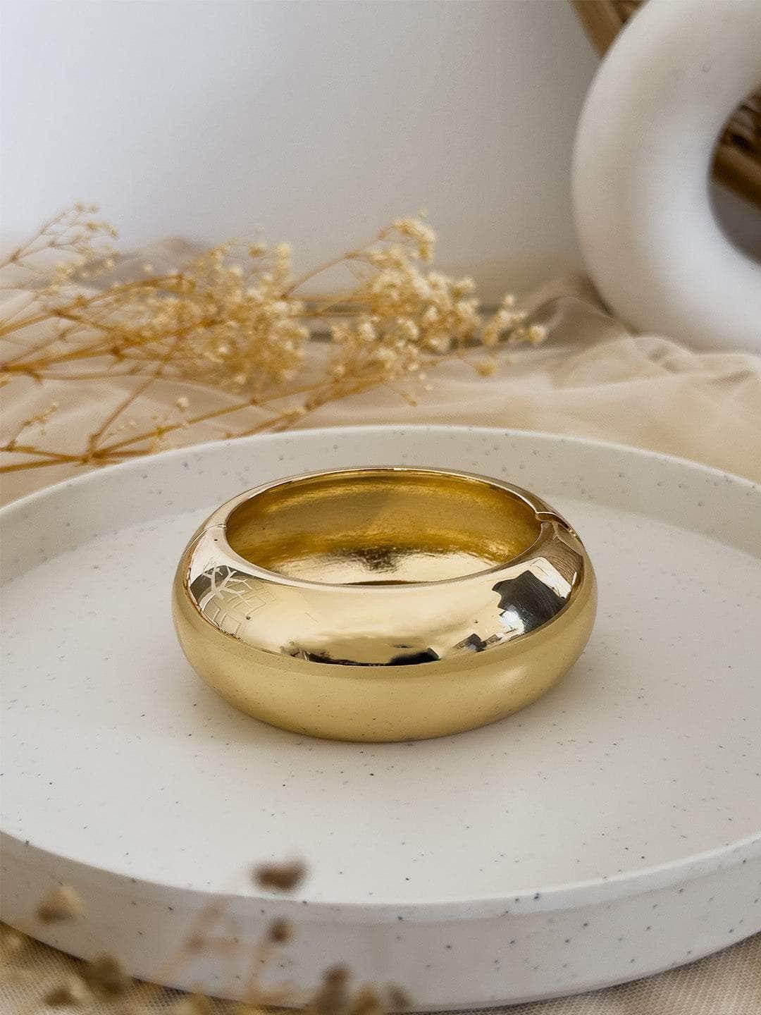 Ishhaara Hansika Motwani In Dome Chunky Bangle