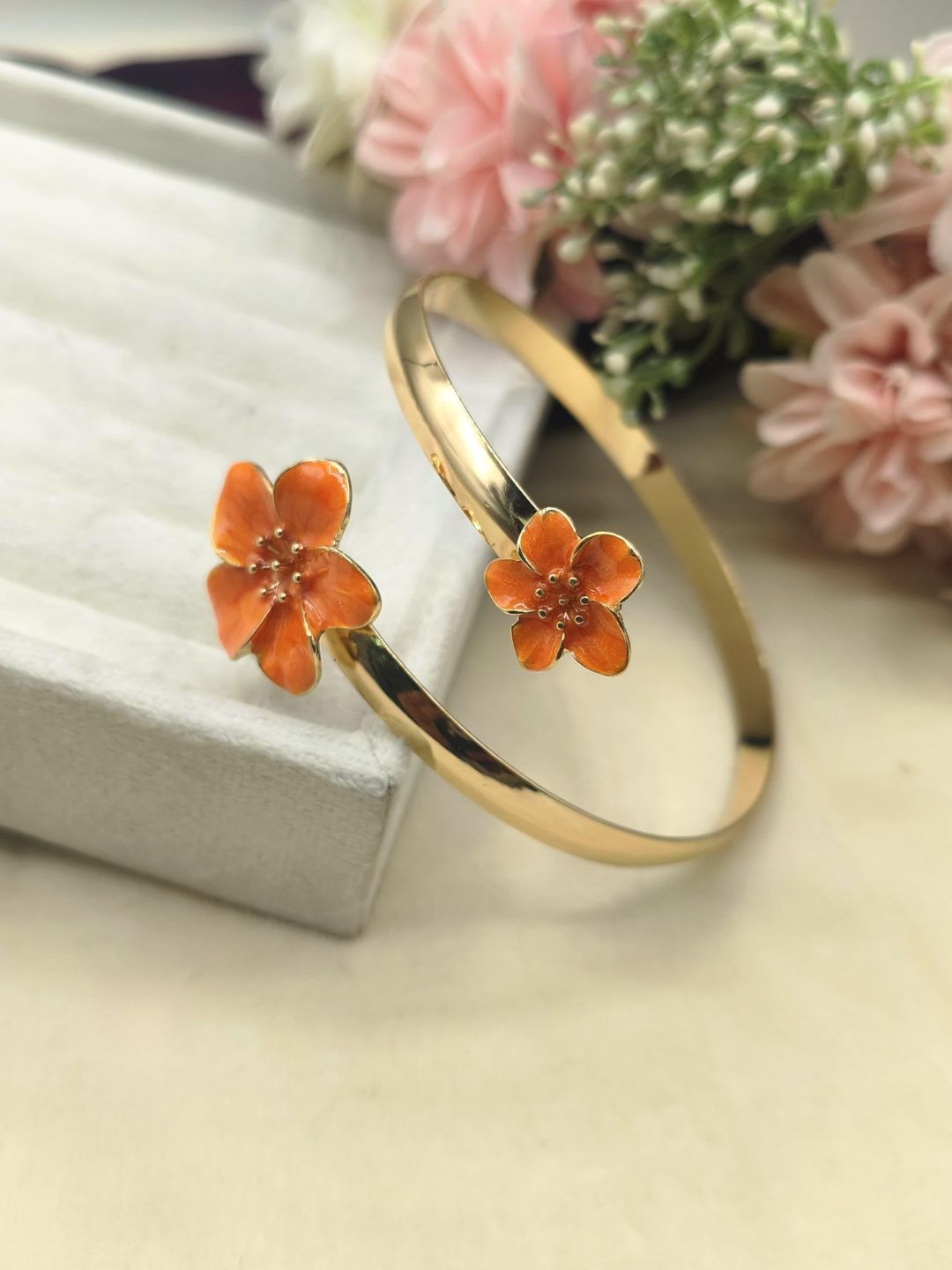Ishhaara Elegant Enamel Floral Arm Cuff