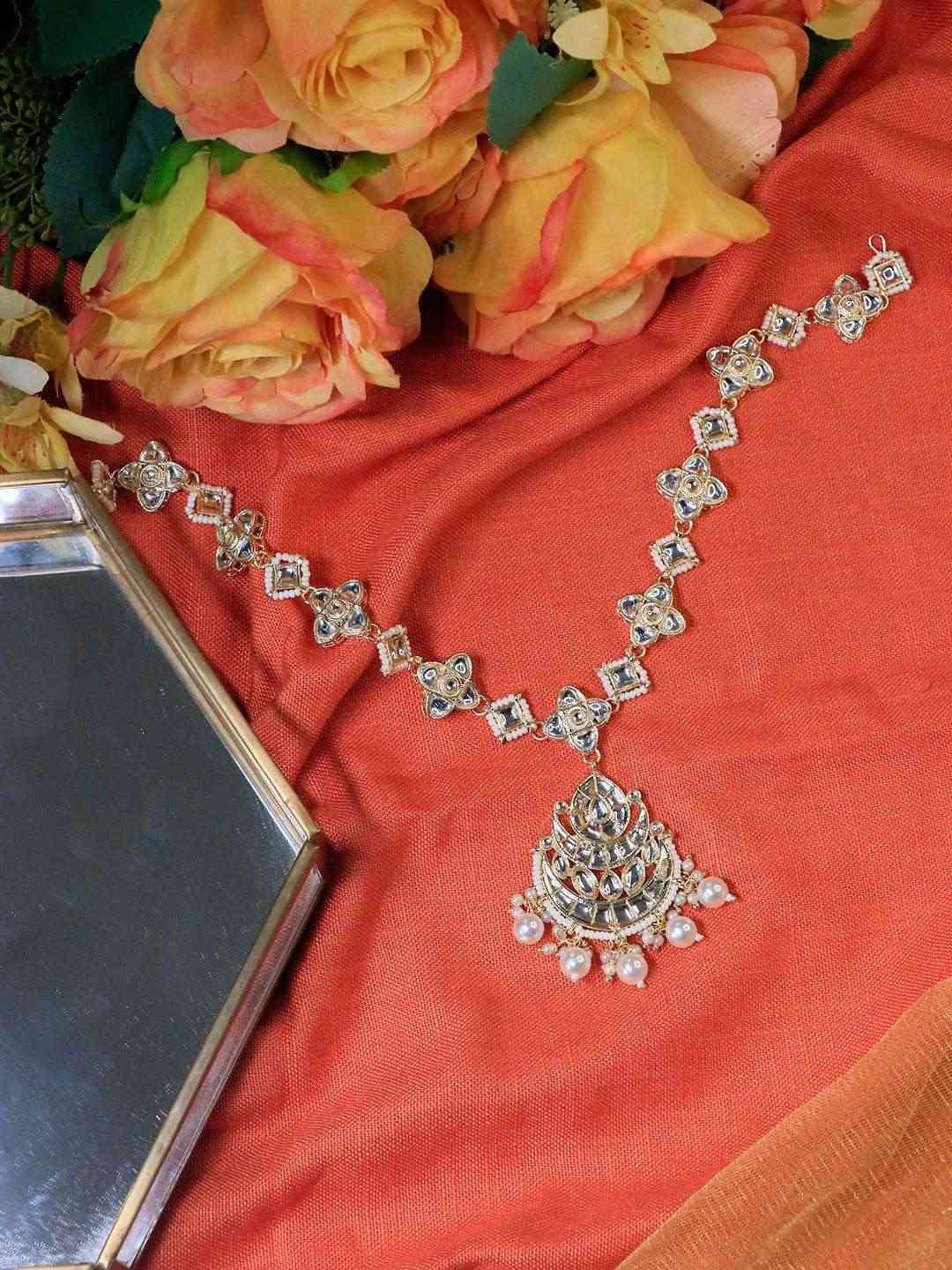 Ishhaara Erica J Fernandes In Sheesh Phool Chand Teeka
