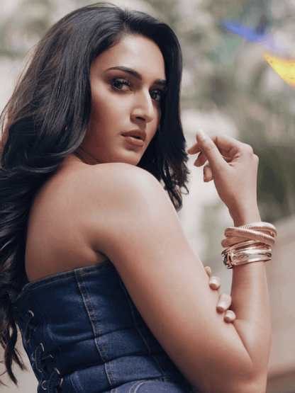 Ishhaara Erica J Fernandes In Triple Layer Wrap Stretchable Bracelet