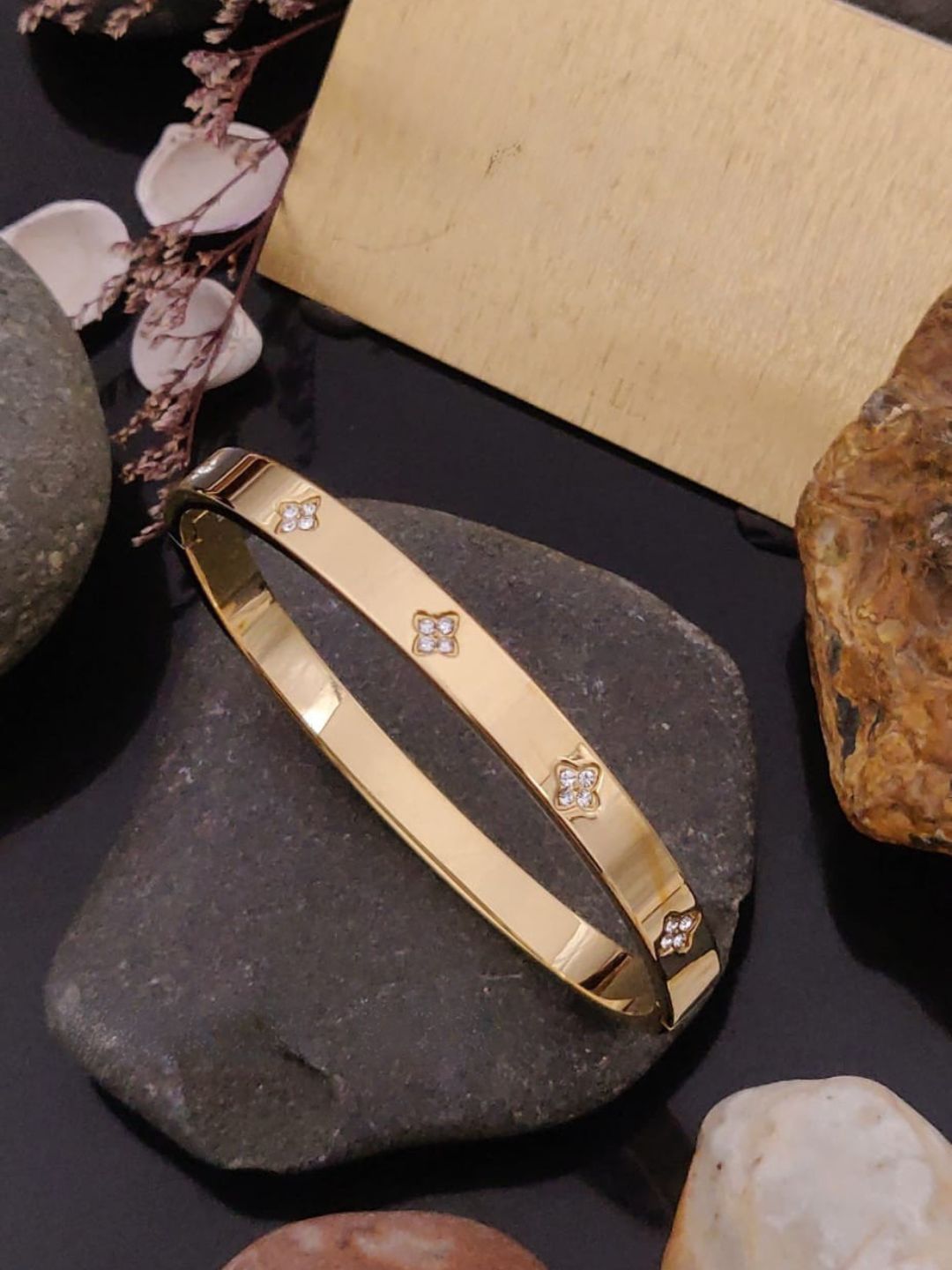 Ishhaara Fashion Clover Flower Zircon Stainless Steel Bracelet