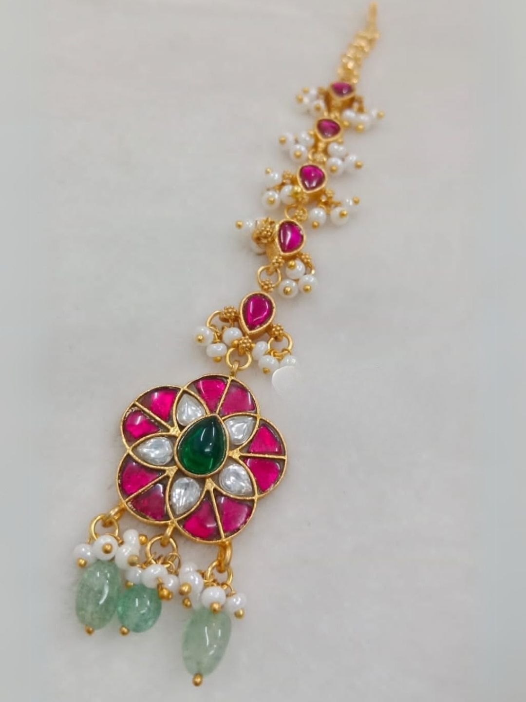 Ishhaara Floral Shaped Pearl Kundan Maang Tikka