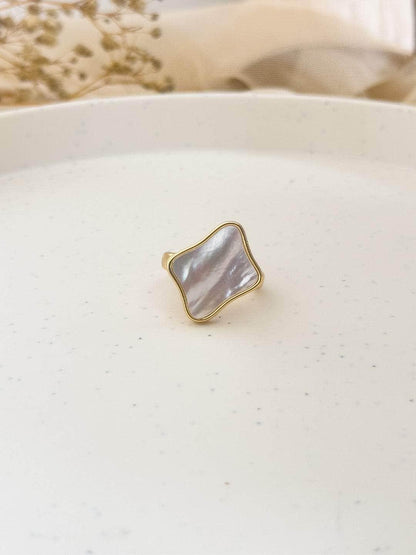 Ishhaara Freeform Pearl Statement Ring