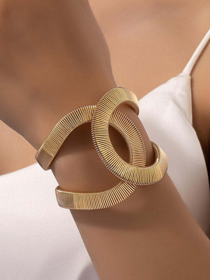 Ishhaara Gauri Khan In Courageous Coil Bracelet