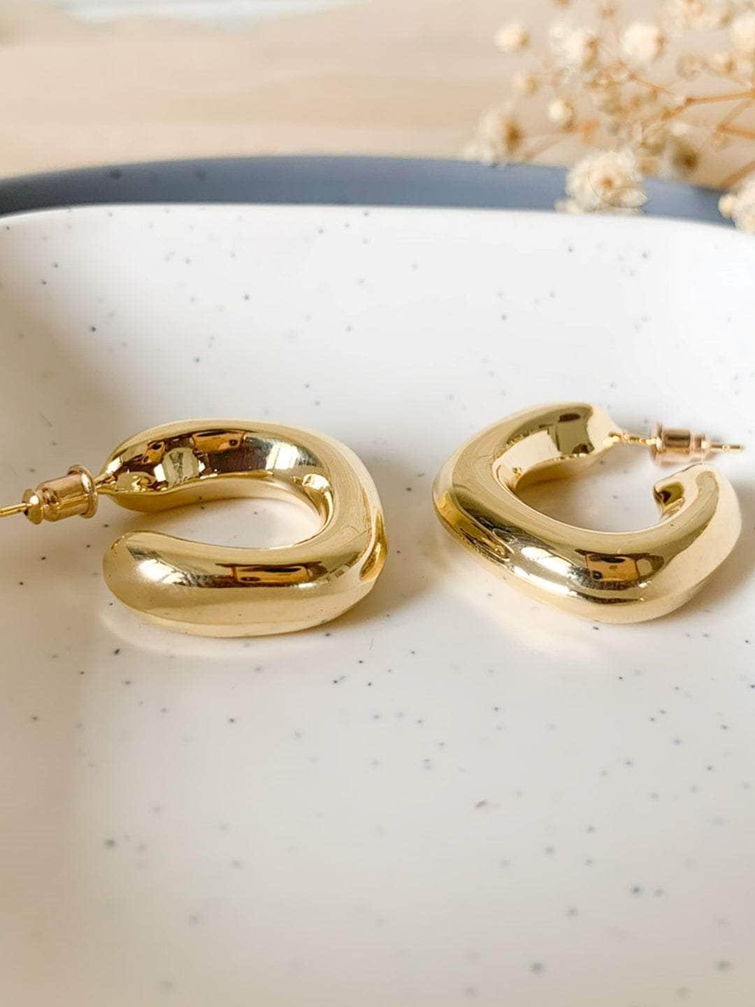 Ishhaara Geometric Hoop Earrings Gold