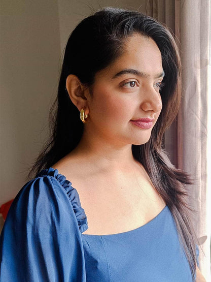 Ishhaara Geometric Hoop Earrings Gold