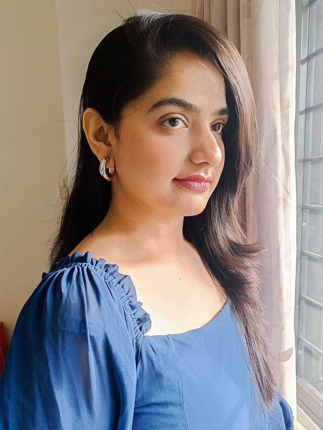 Ishhaara Geometric Hoop Earrings Silver