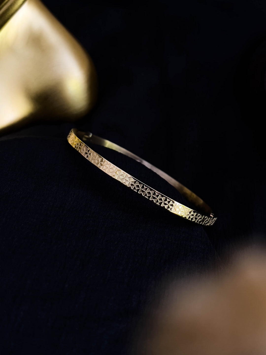 Ishhaara Geometric Pattern Kada