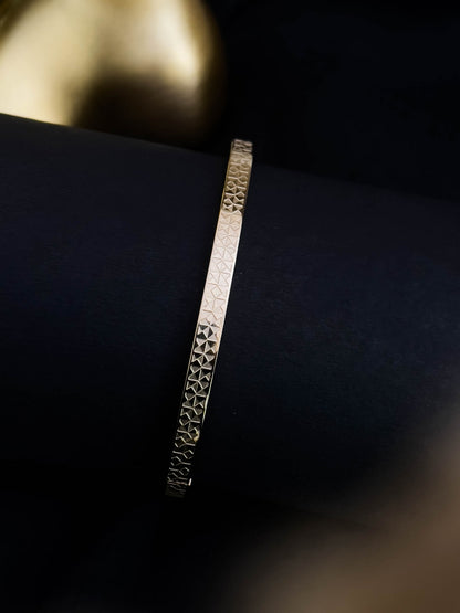 Ishhaara Geometric Pattern Kada