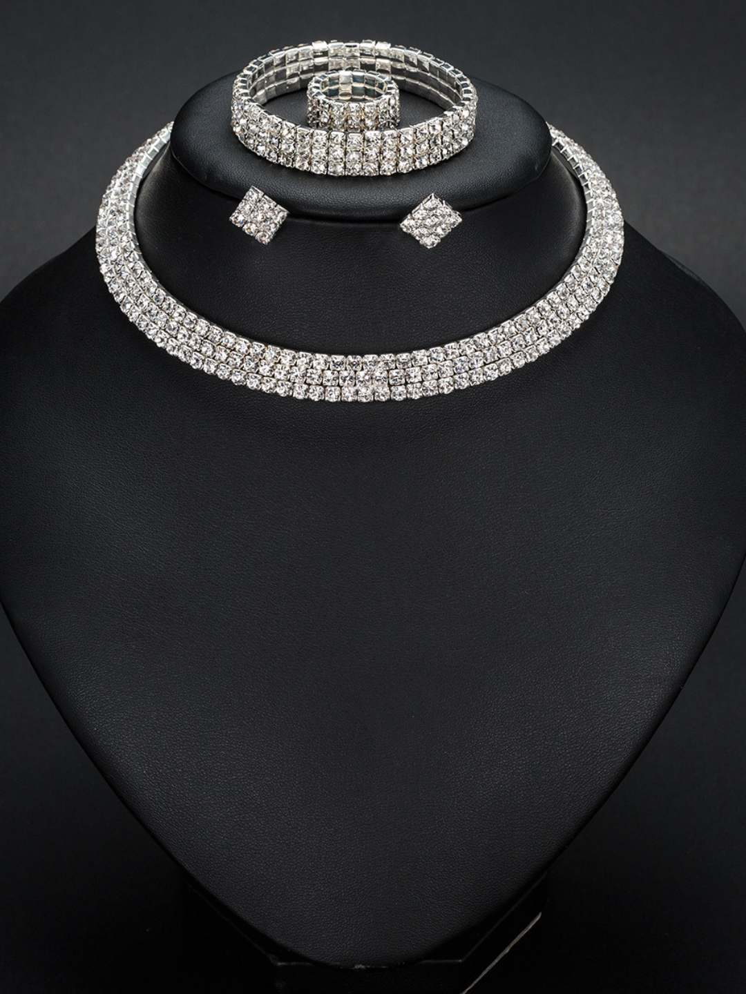 Ishhaara Glamorous Stone Studded Choker Set