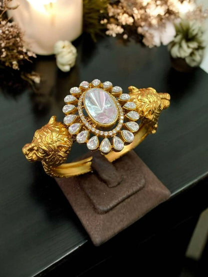 Ishhaara Gold Cutout Moissanite Bangle