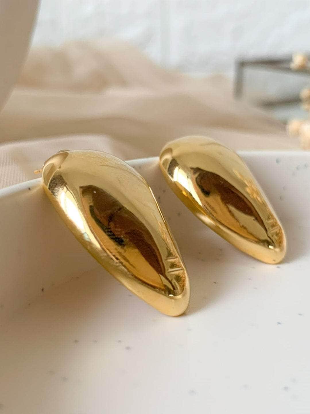 Ishhaara Ishita Raj In Striking Tear Drop Earrings Gold