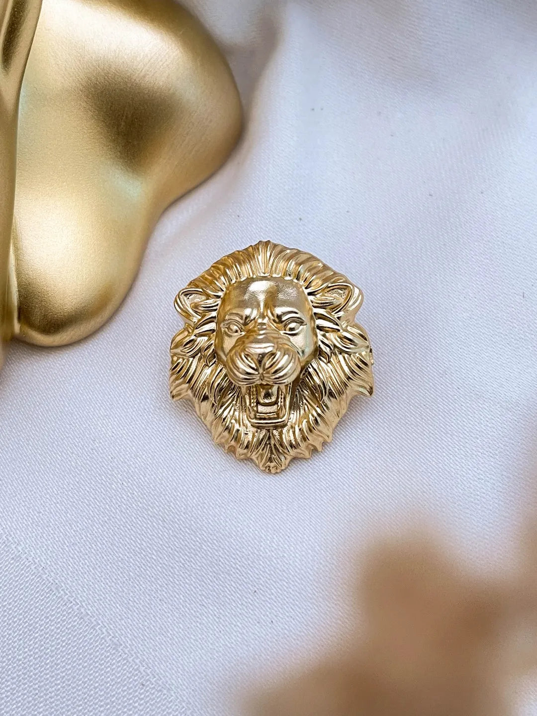 Ishhaara Gold Lion Metal Brooch