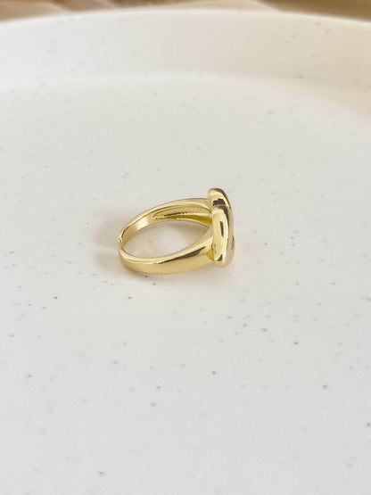 Ishhaara Gold Lip Kiss Ring