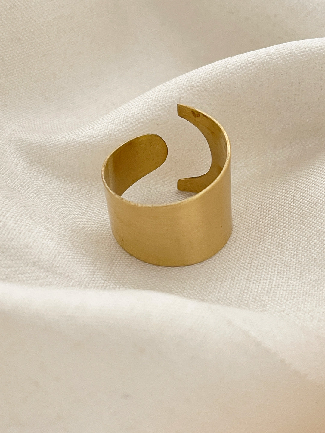 Ishhaara Gold Plated Anti Tarnish Finger Ring