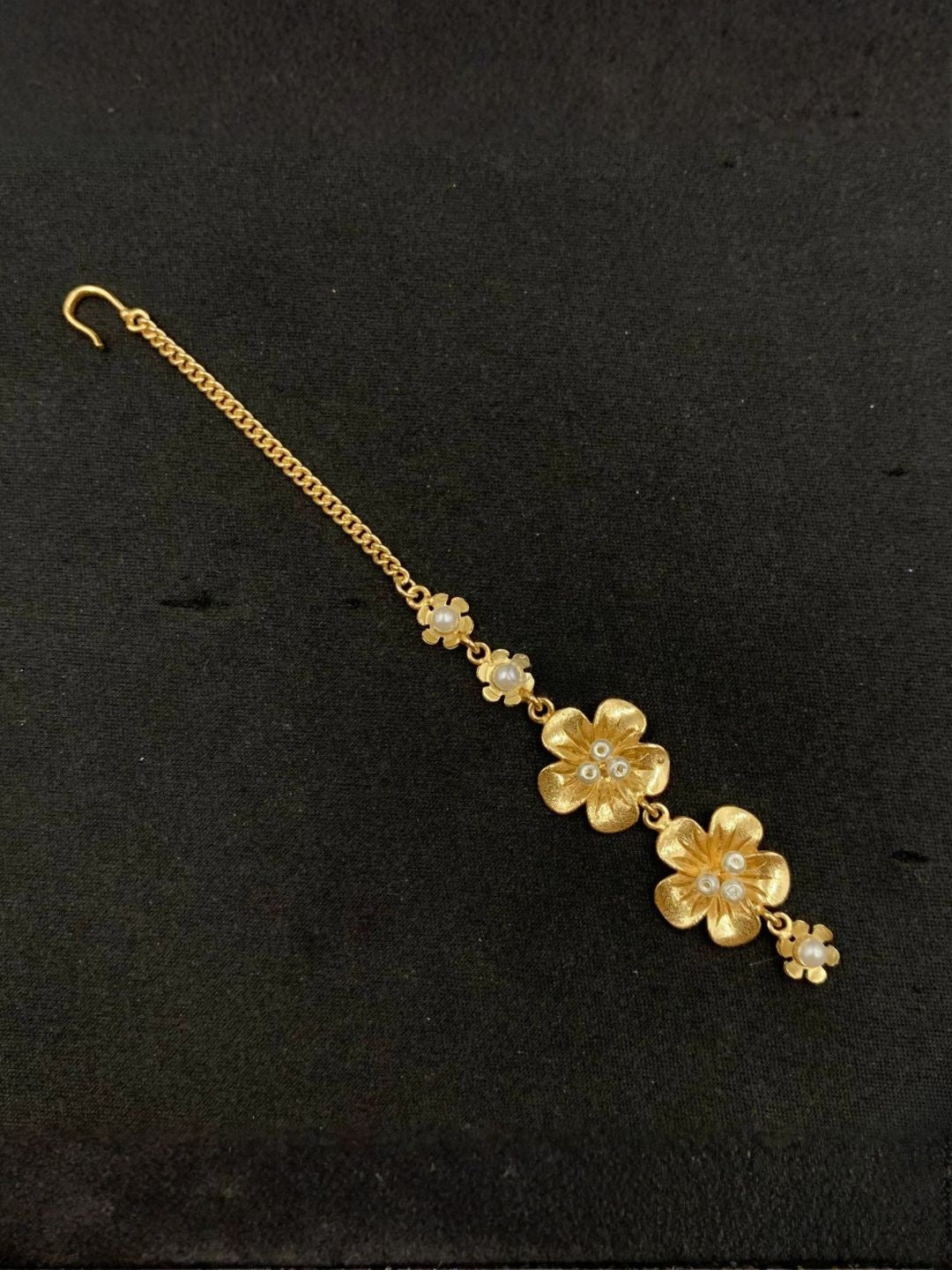 Ishhaara Golden Floral Maang Tikka