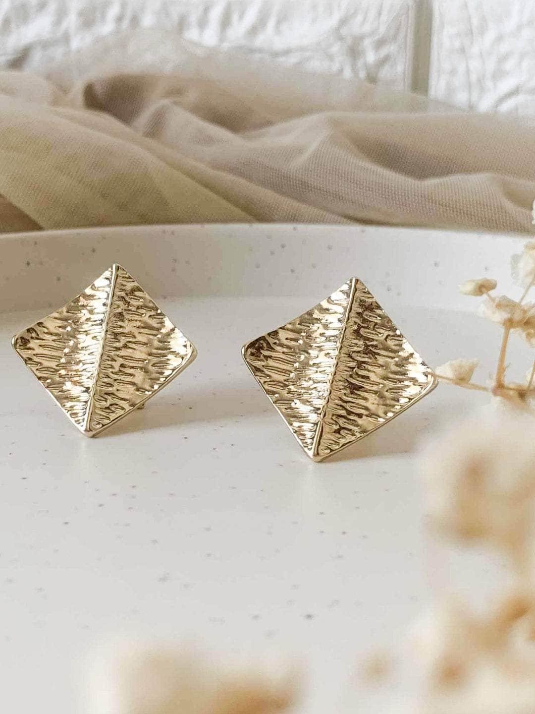 Ishhaara Golden Prism Earrings