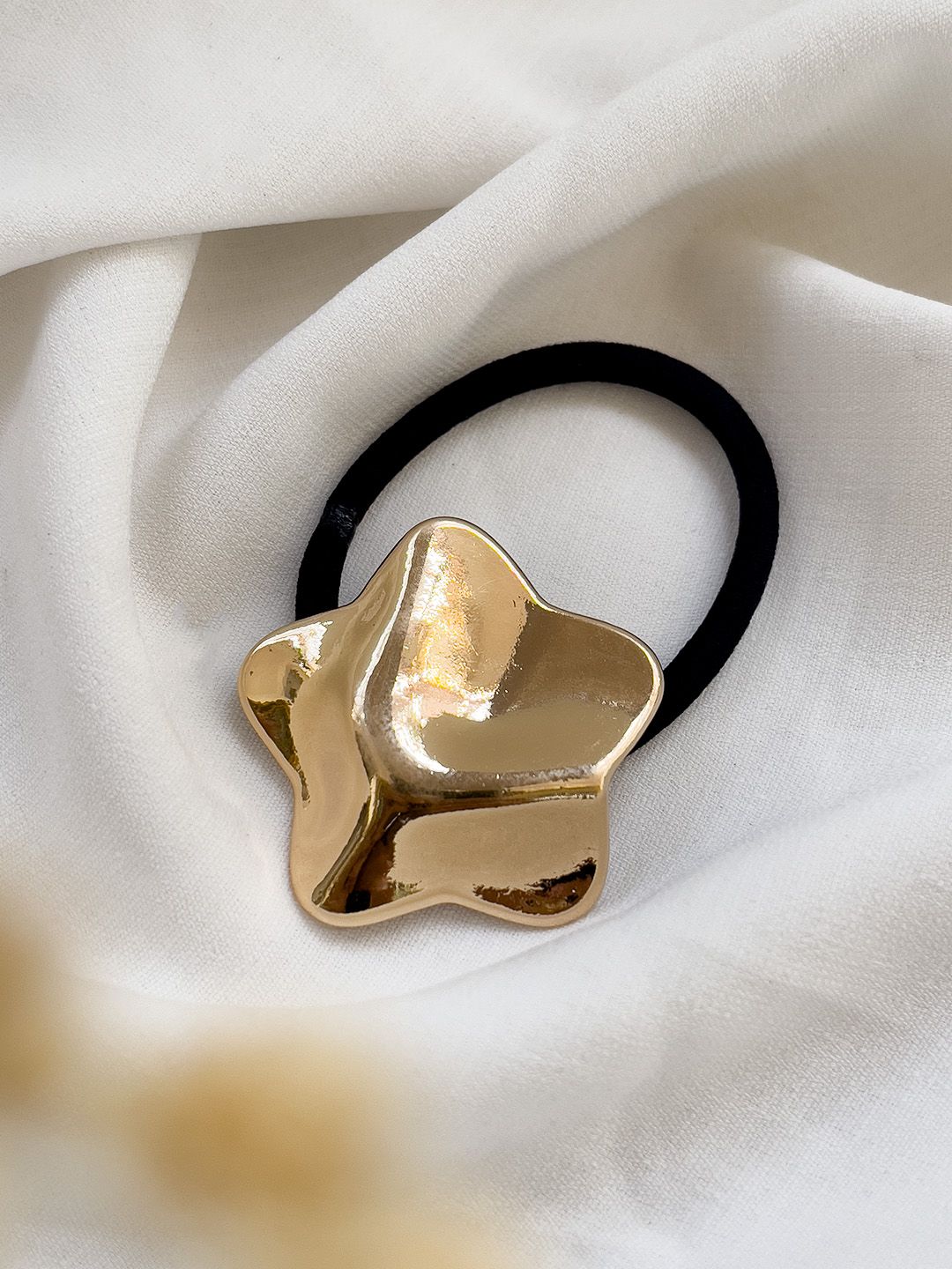 Ishhaara Golden Star Shape Stainless Steel Rubber Band