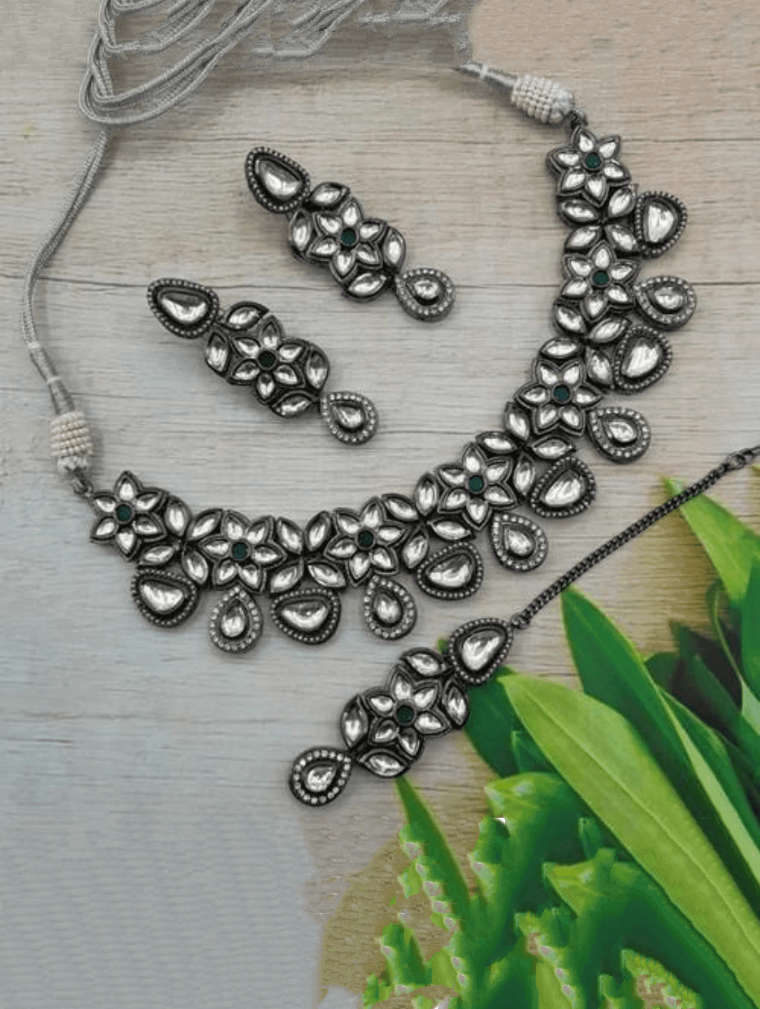 Ishhaara Victorian Flower Ad Drop Necklace Set