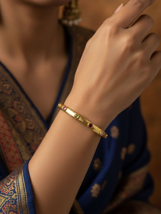 Ishhaara Hammered Yellow Gold Bangle Bracelet