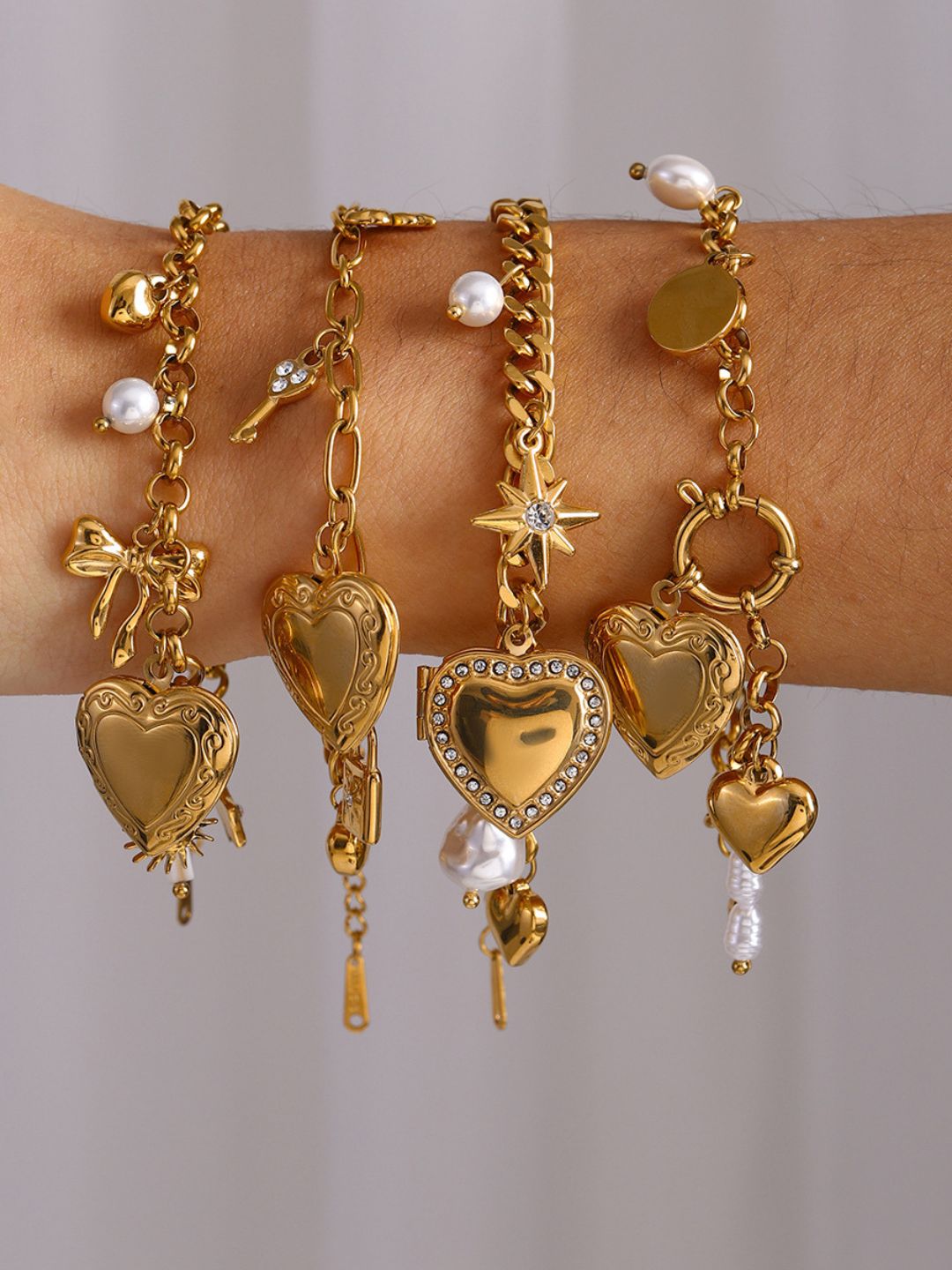 Ishhaara Heart And Star Locket Charm Bracelet