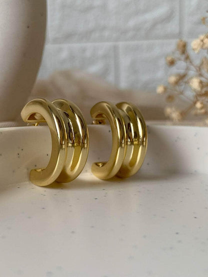 Ishhaara Kritika Kamra In Chunky Huggie Hoop Earrings
