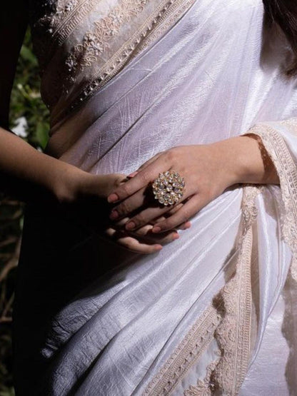 Ishhaara Kritika Kamra In Kundan Ring