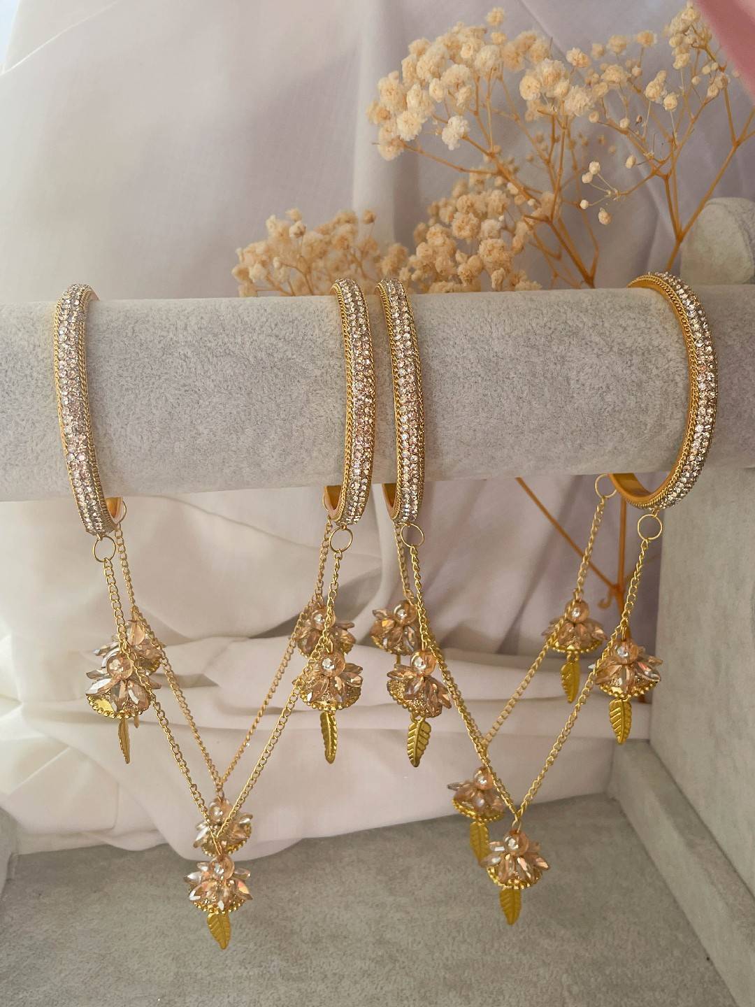Ishhaara Kundan Studded Jhulla Bangles