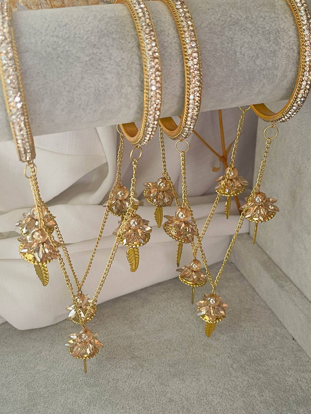 Ishhaara Kundan Studded Jhulla Bangles